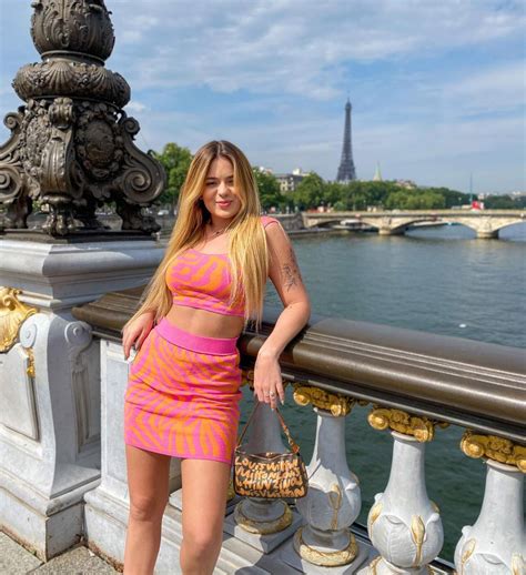 vitoria beatriz puke|Brazilian influencer Vii Tube injured from holding in farts .